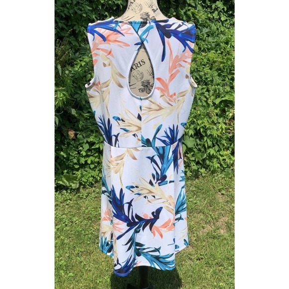 Worthington Multi colored leaf A line wide strap Keyhole back patterned dress - Picture 2 of 8